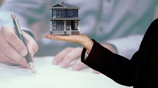 ¿Qué gastos implica realizar la compraventa de una casa? 